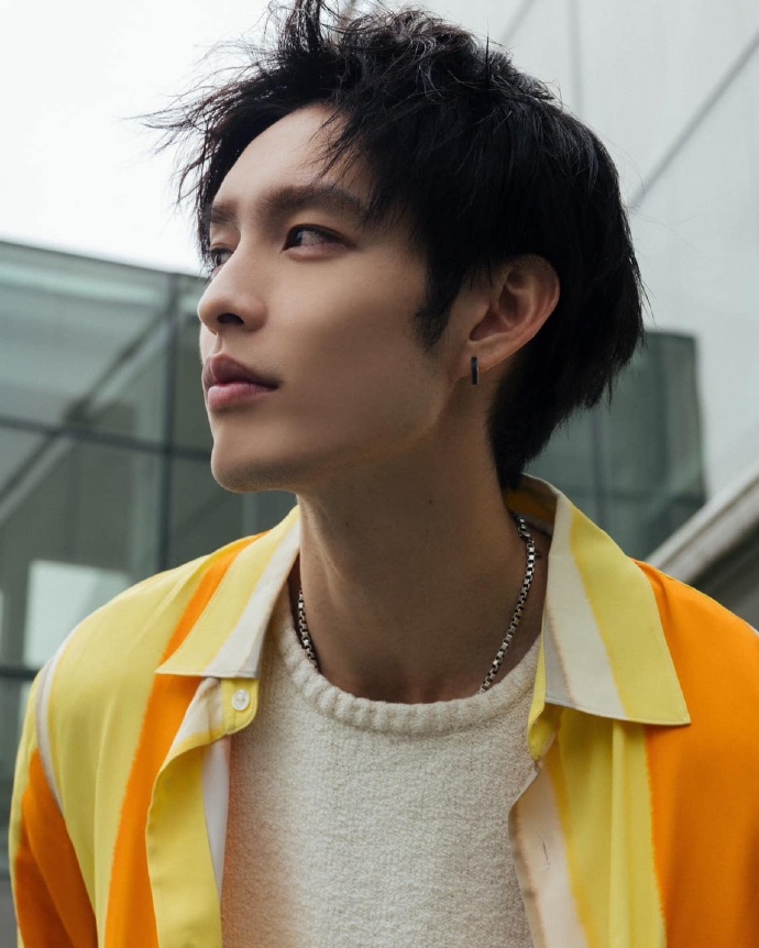 组图:王净曹佑宁情人节晒合照 情侣穿搭依靠肩膀好甜蜜