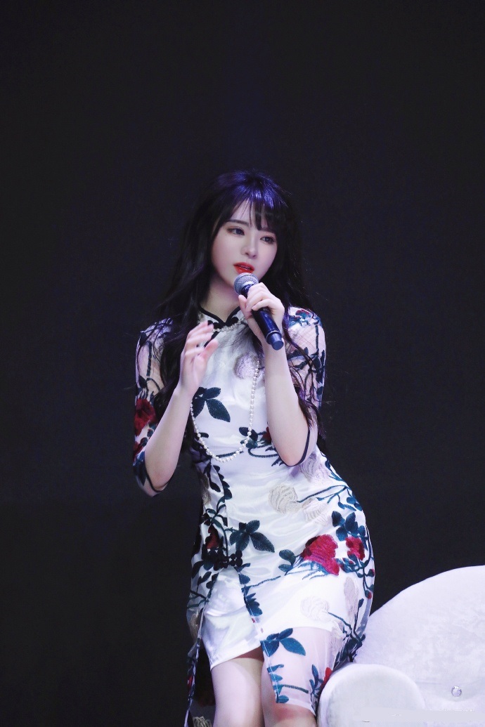 偶像美女黄妍菲迷人写真美照欣赏