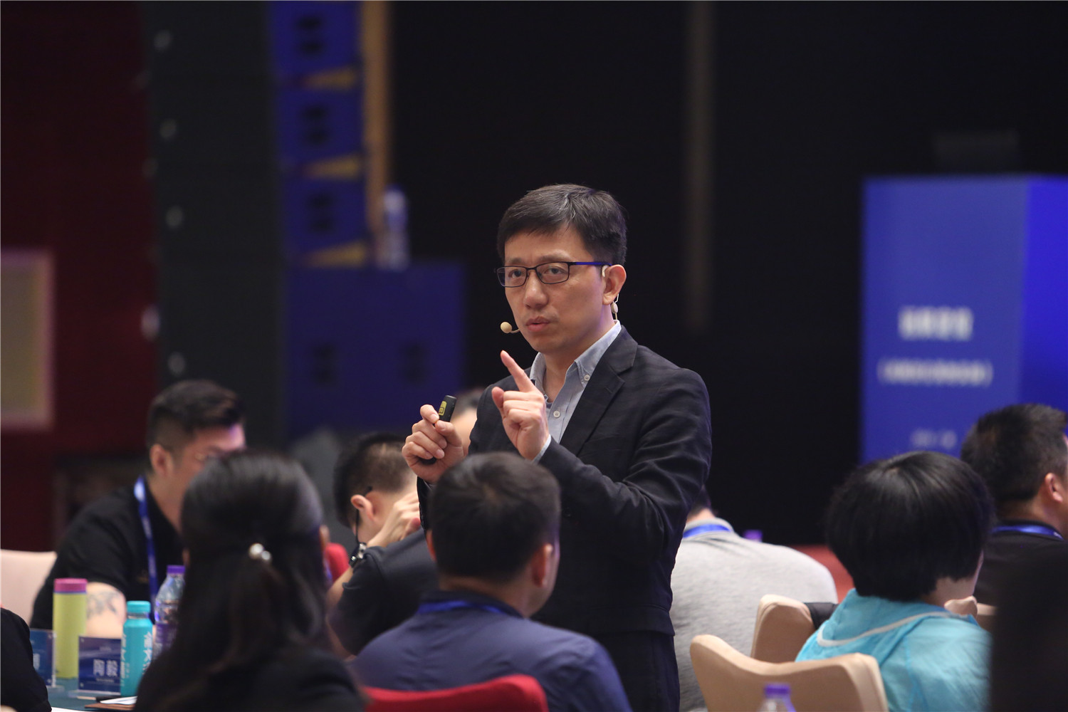 定位专家顾均辉现场演讲图