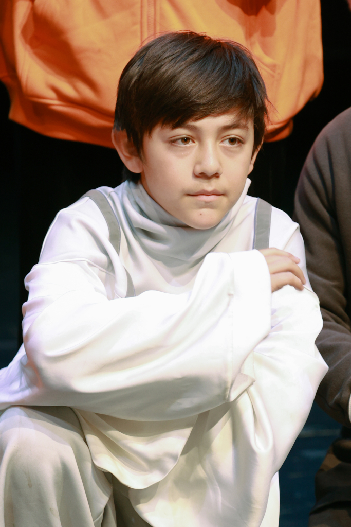 刘烨儿子诺一出席广州某活动 眼神深邃初见少年感