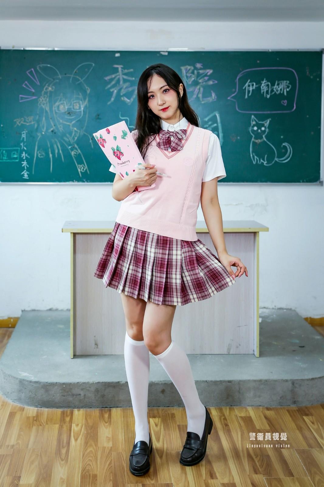 「女同学」——by警卫员