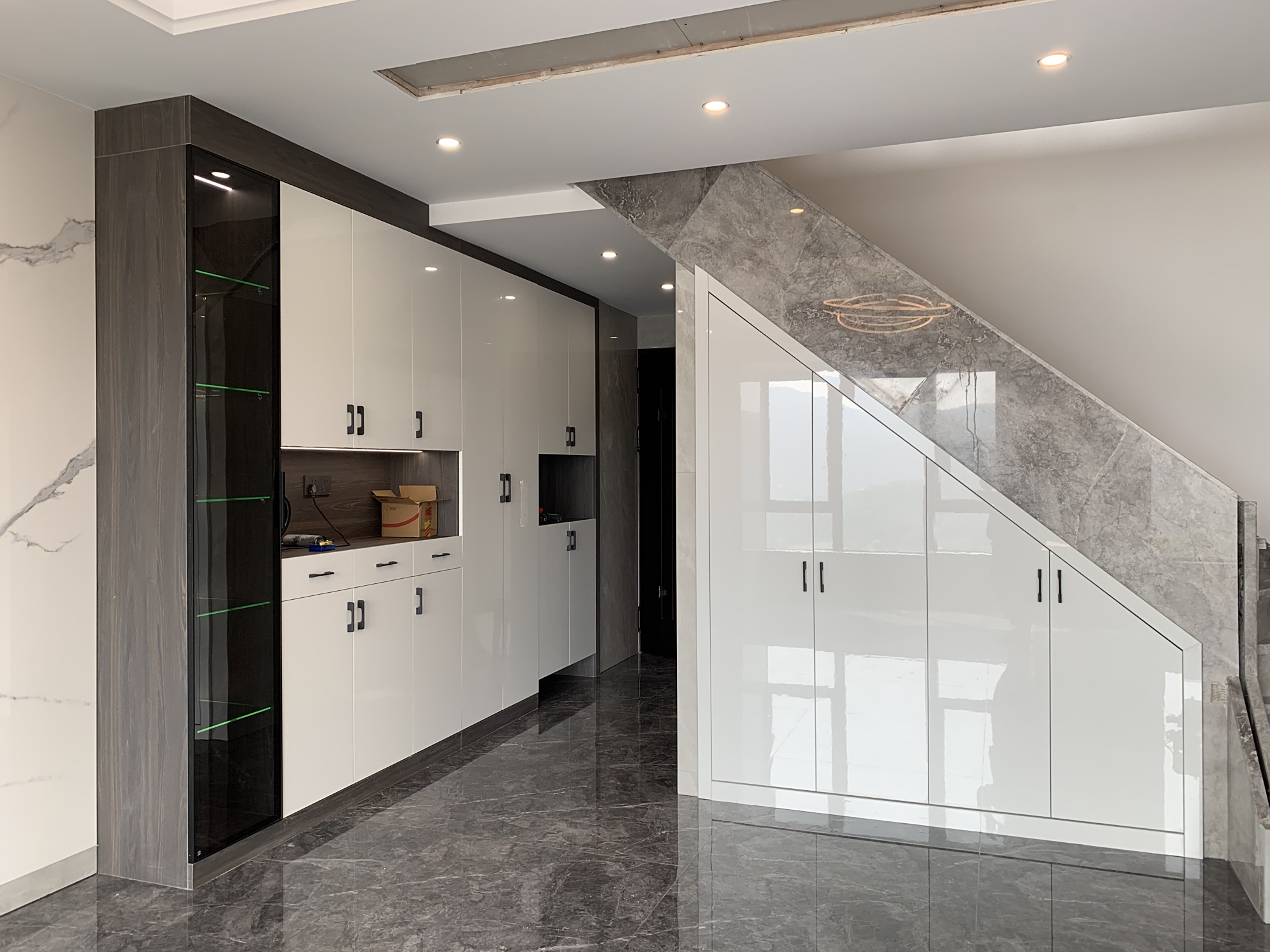 融侨观邸实拍图分享,楼梯柜这样设计很实用!