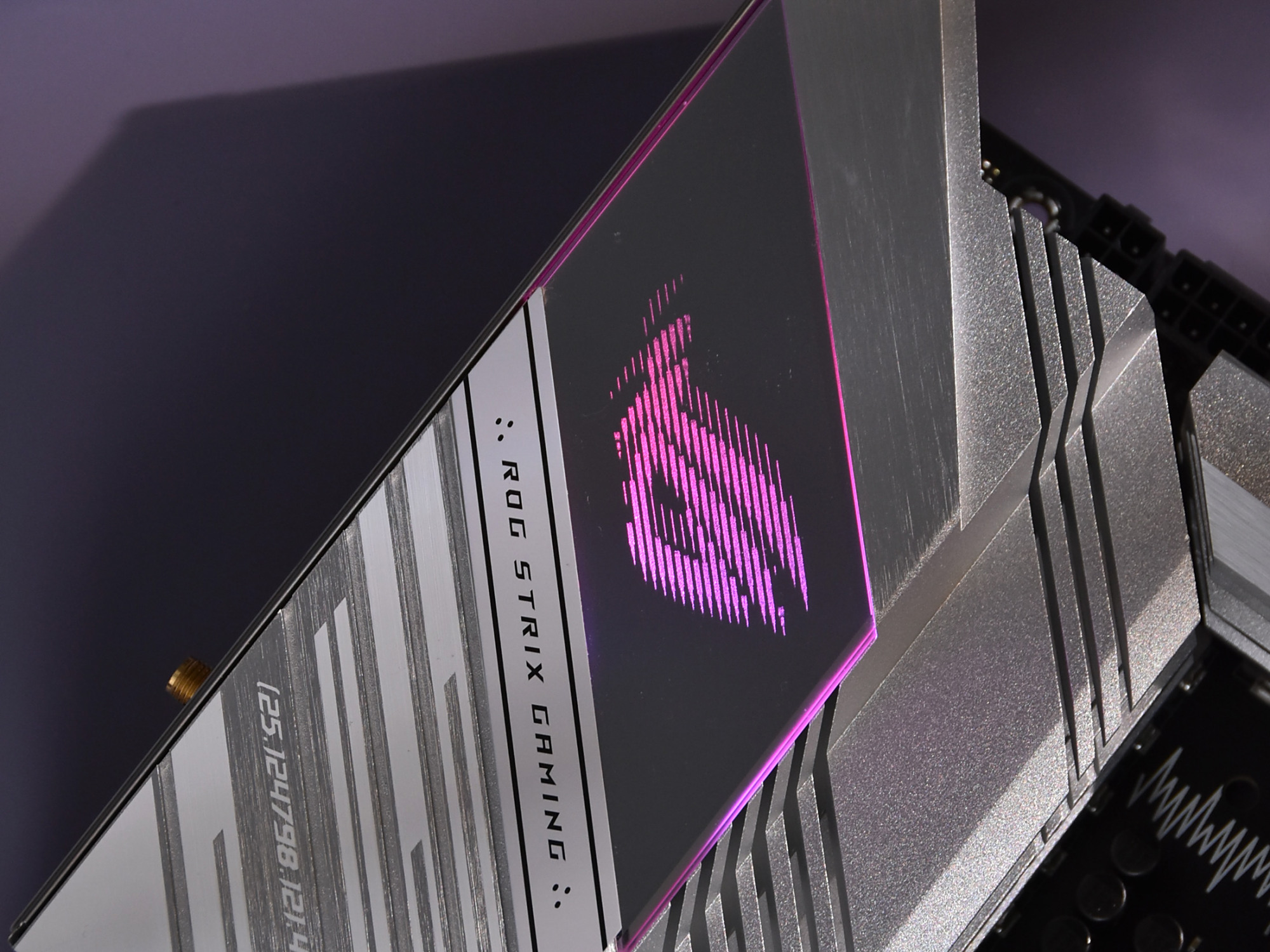 颜值出众战力十足!华硕rog z590吹雪主板欣赏