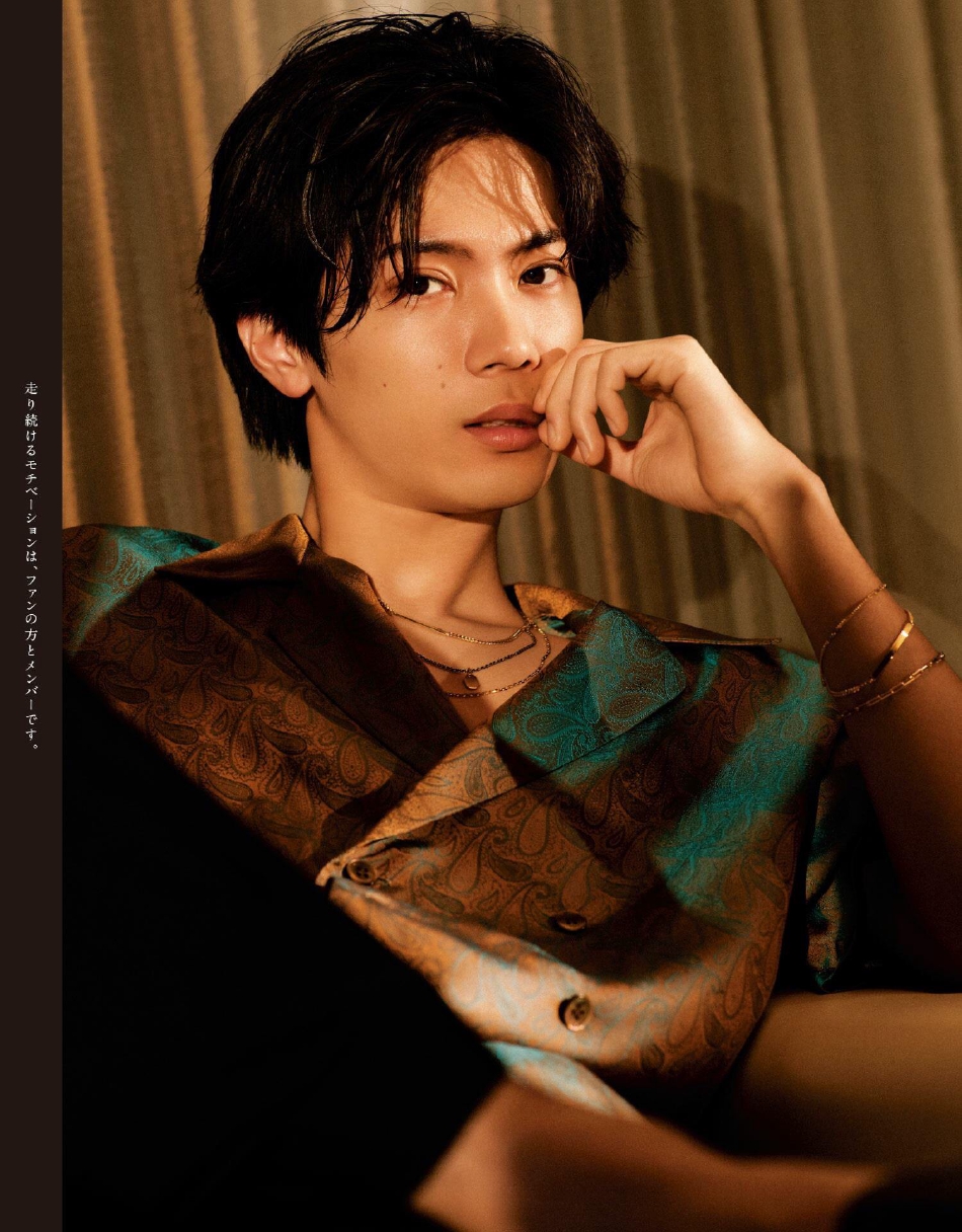 组图:神宫寺勇太登《anan》封面 演绎慵懒男友风