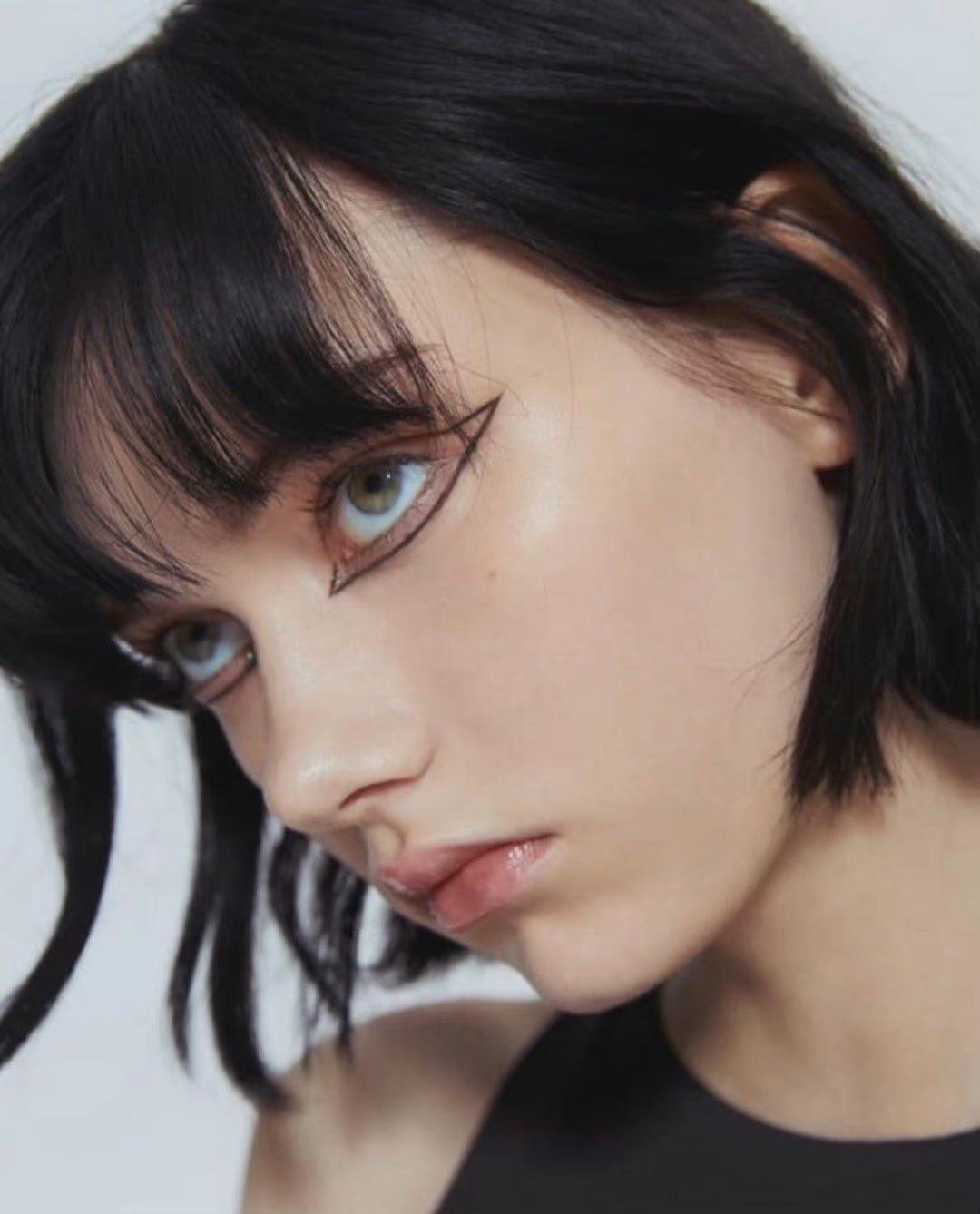 00后的俄罗斯模特 sofia steinberg 高级感的厌世脸