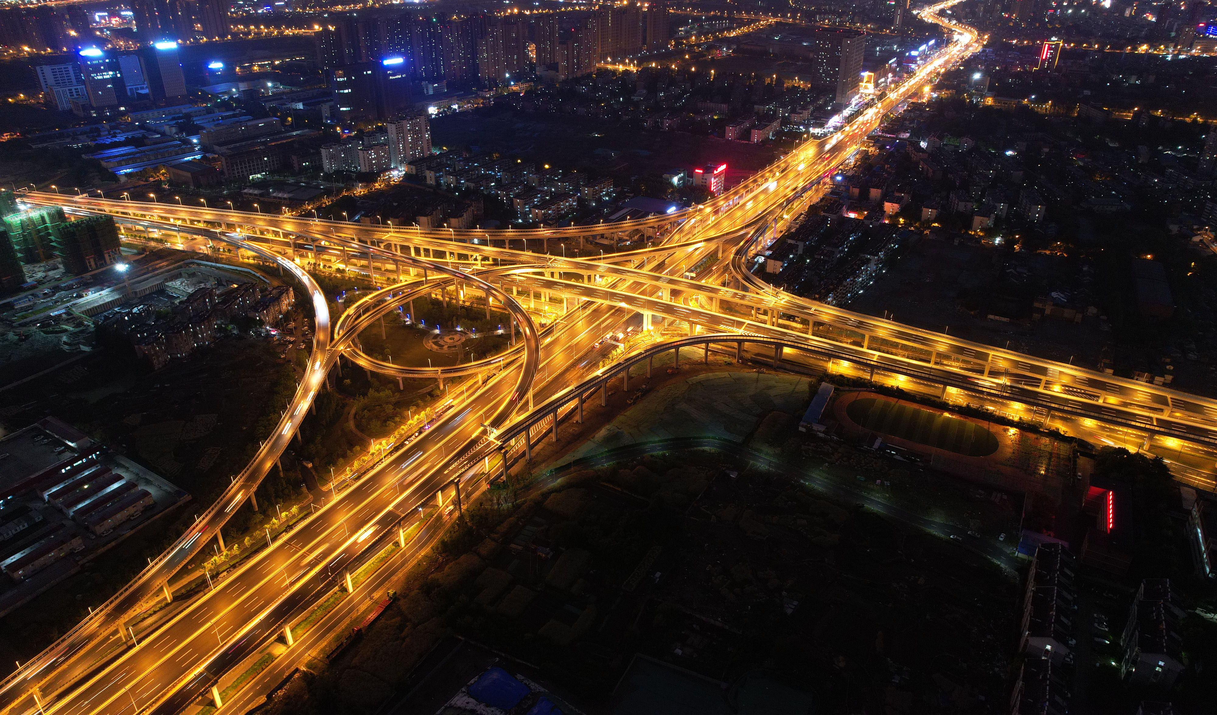 合肥瑶海:郎溪路高架桥夜景璀璨夺目,车水马龙