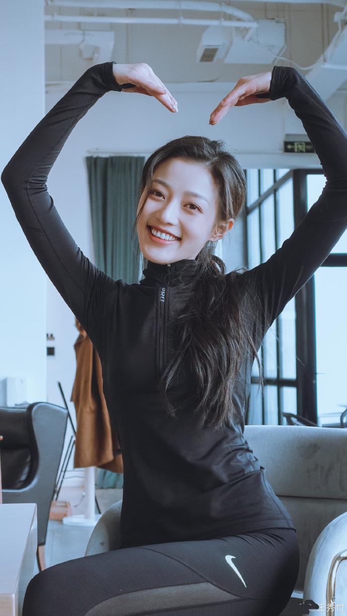 美女演员王秀竹迷人美照欣赏真好看