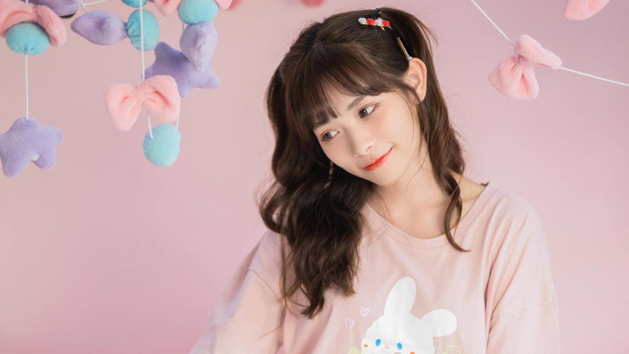 粉嫩双马尾萌妹子甜美可爱居家私房照