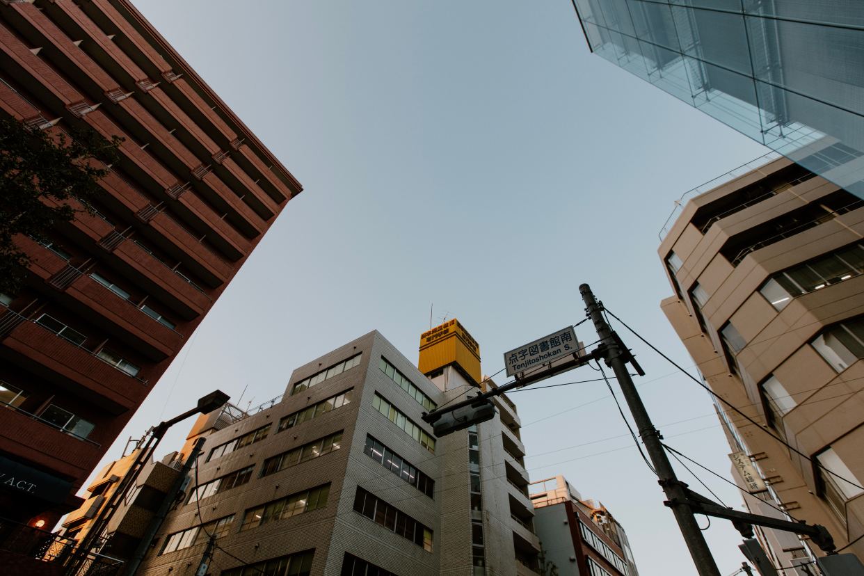 灯红酒绿的日本新宿:你喜欢这种风格的城市吗?