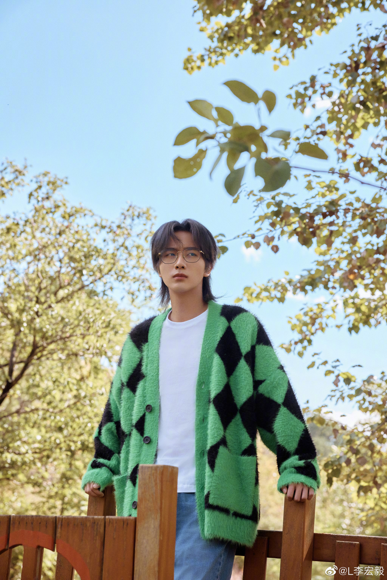李宏毅 绿色针织衫写真