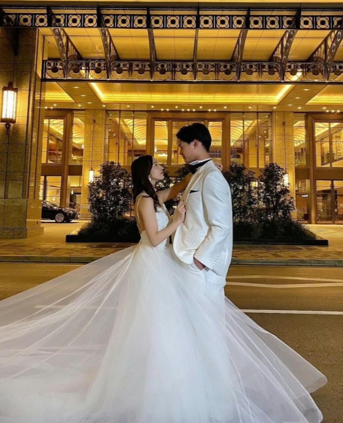 组图:板野友美sns分享结婚典礼照片 穿白色婚纱粉丝赞绝美