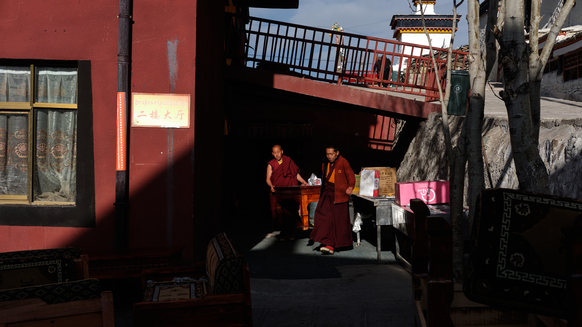 扁担舟旅行摄影《昂仁,曲德寺晨记》