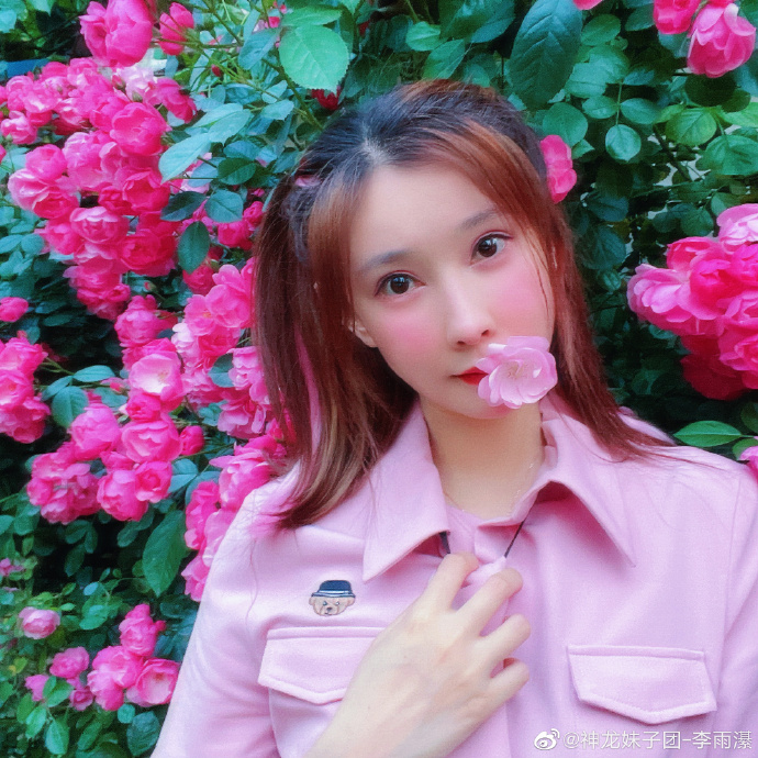 美女歌手李雨濝迷人美照欣赏很漂亮