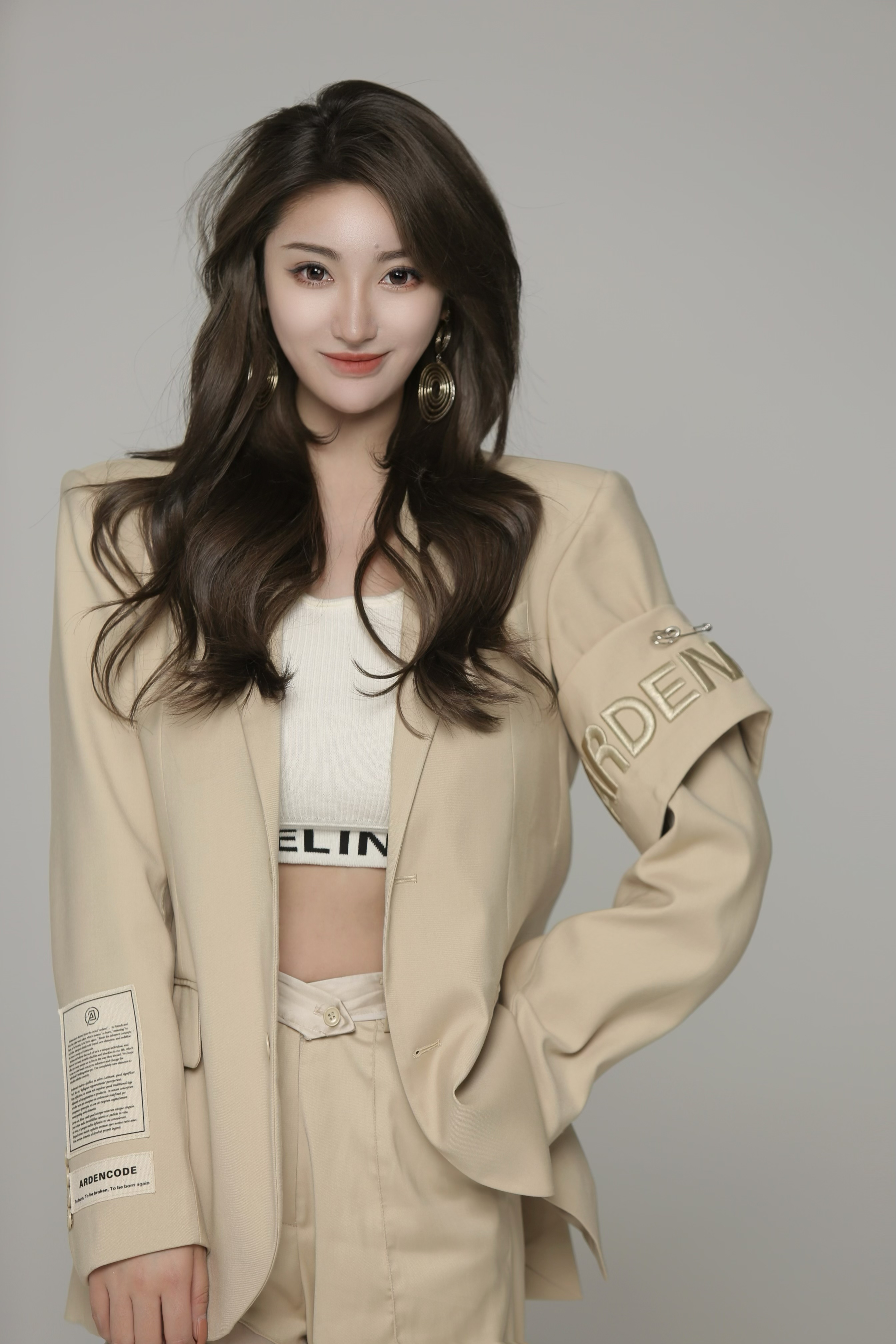 演员伊瑾:时尚新动力,尽显高级感