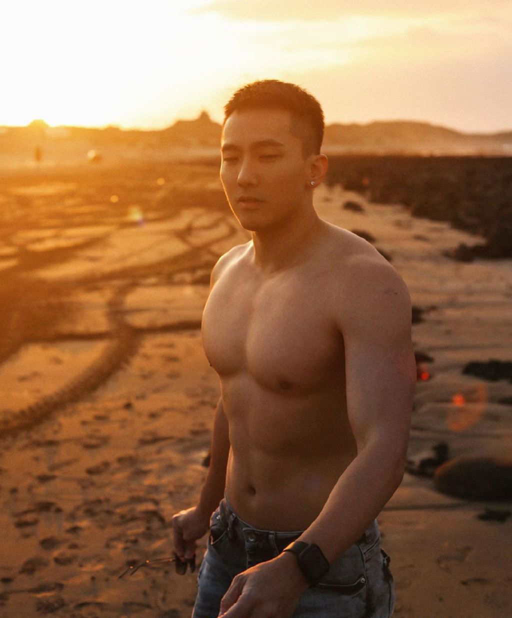 超帅肌肉型男刘雨凯,丝毫看不出快奔四了