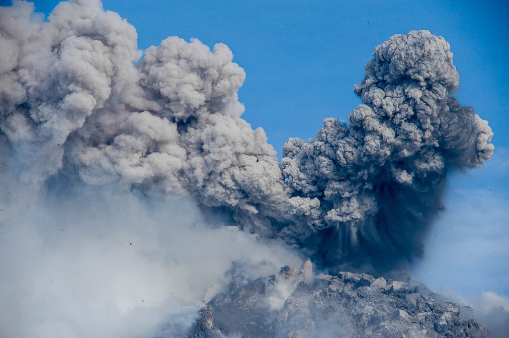 印尼火山爆发2019图片