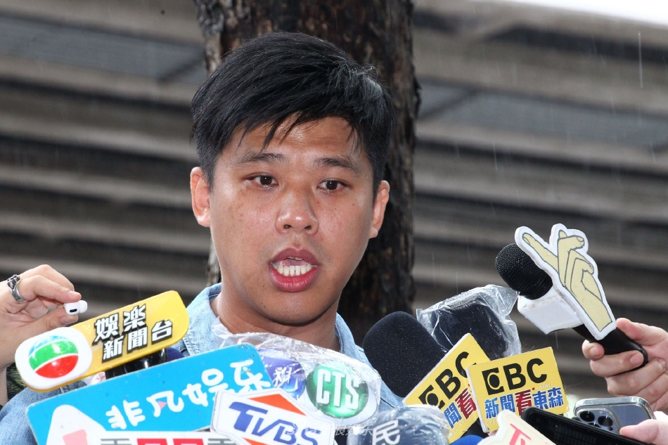 组图:资深狗仔葛斯齐召开记者会 公开爆料汪小菲婚内出轨大s