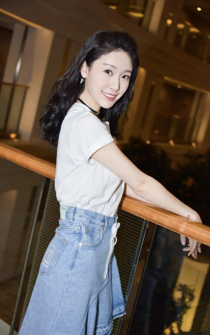 王子璇,笑容甜美可人的"治愈系"女神