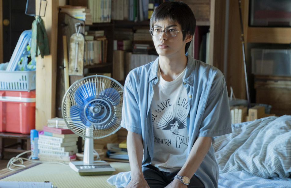 组图:《恋之光》公开神尾枫珠剧照 带方框眼镜饰演大学生