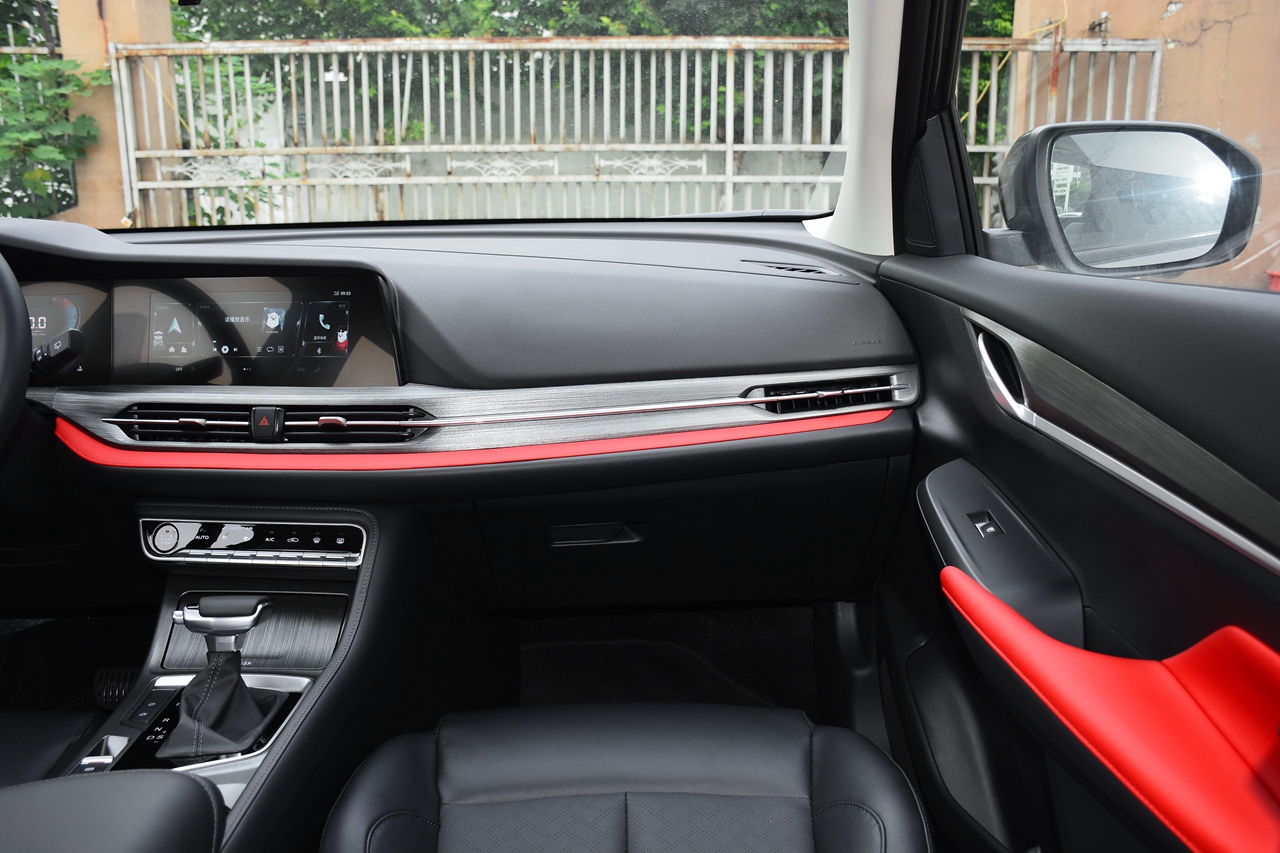 2021款长安cs55 plus蓝鲸版1.5t自动尊贵型