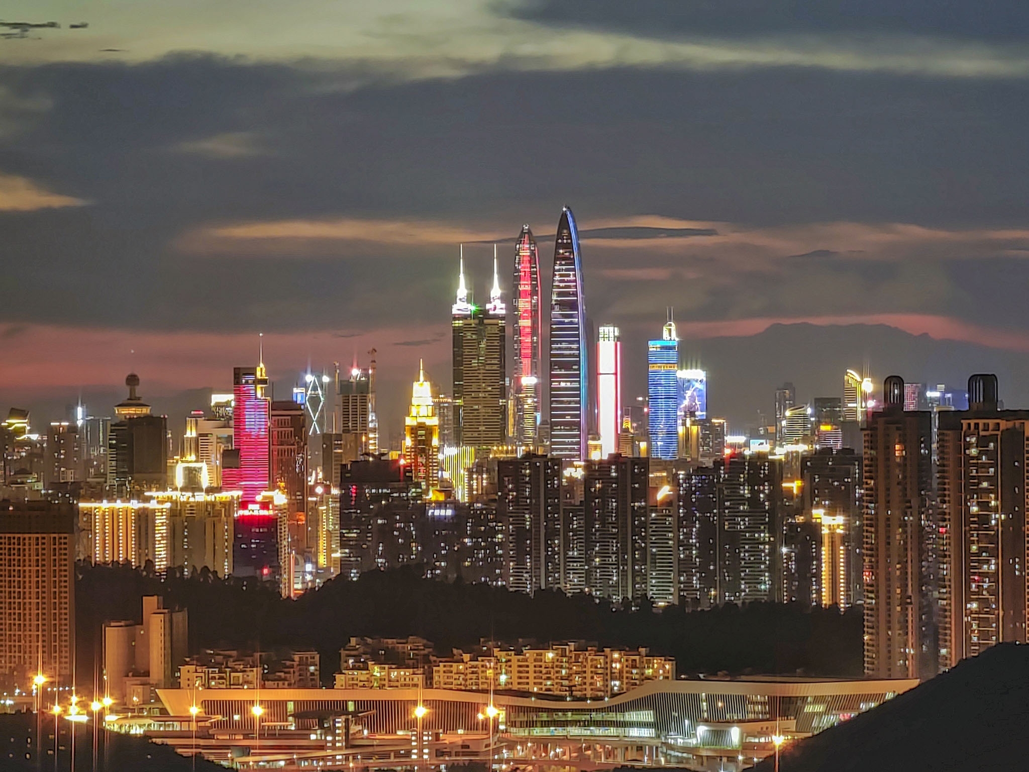 深圳夜晚璀璨迷人景色