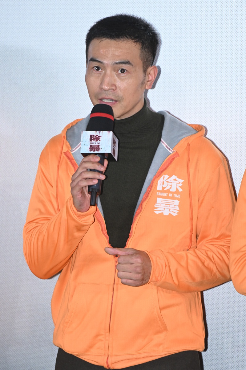 组图:《除暴》首映礼 王千源等主创戴头套惊喜亮相