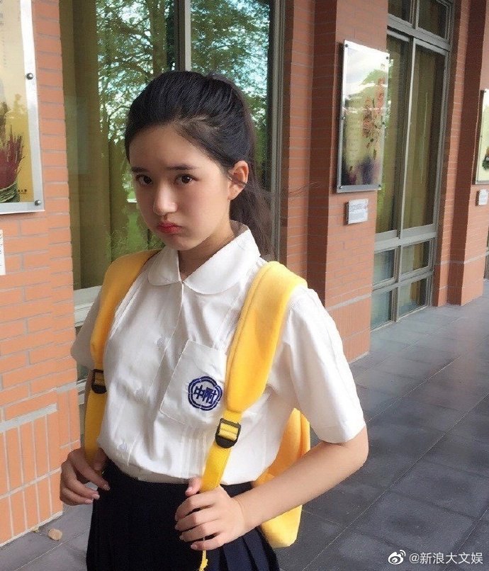 组图:从小美到大!赵露思童年照曝光 跳芭蕾姿势有模有样