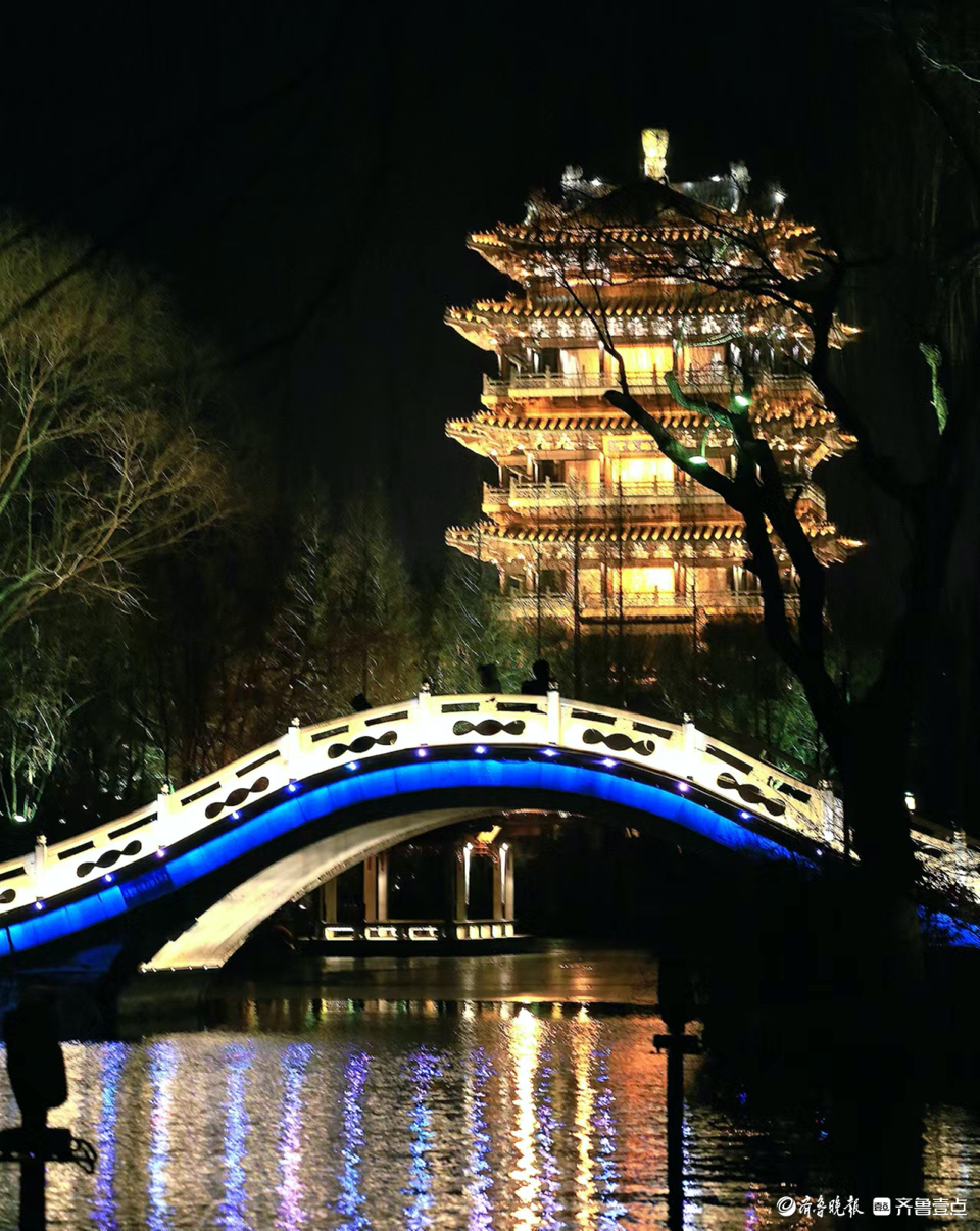 亮灯后的超然楼,璀璨夺目美不胜收