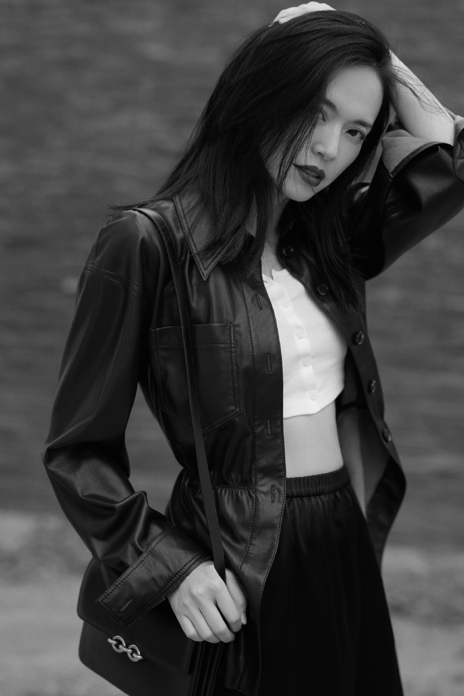 组图:姚晨早春街拍美照曝光 穿黑色皮衣小露蛮腰性感时髦