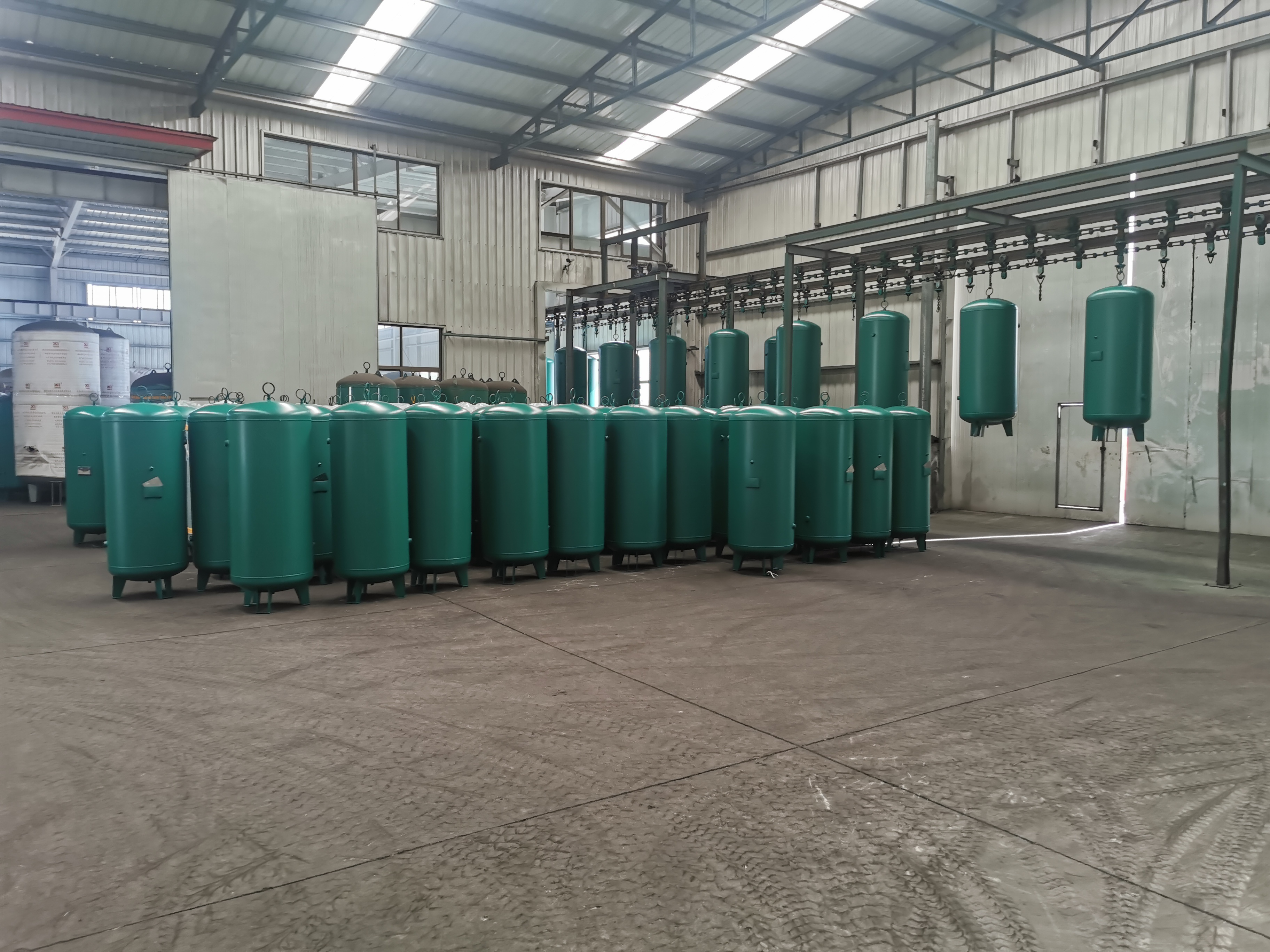 氮气罐 不锈钢氮气罐 碳钢氮气罐生产厂房实景照片——烟台兴隆厂