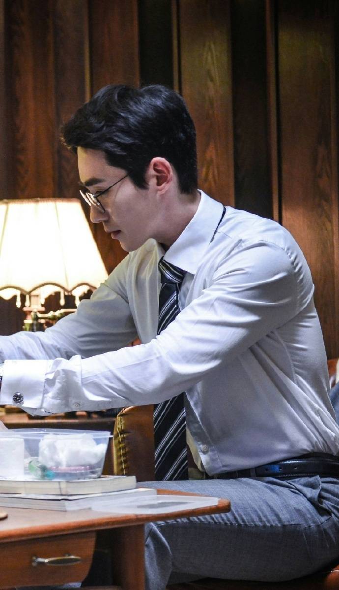 朱一龙沈巍就是坠吊的