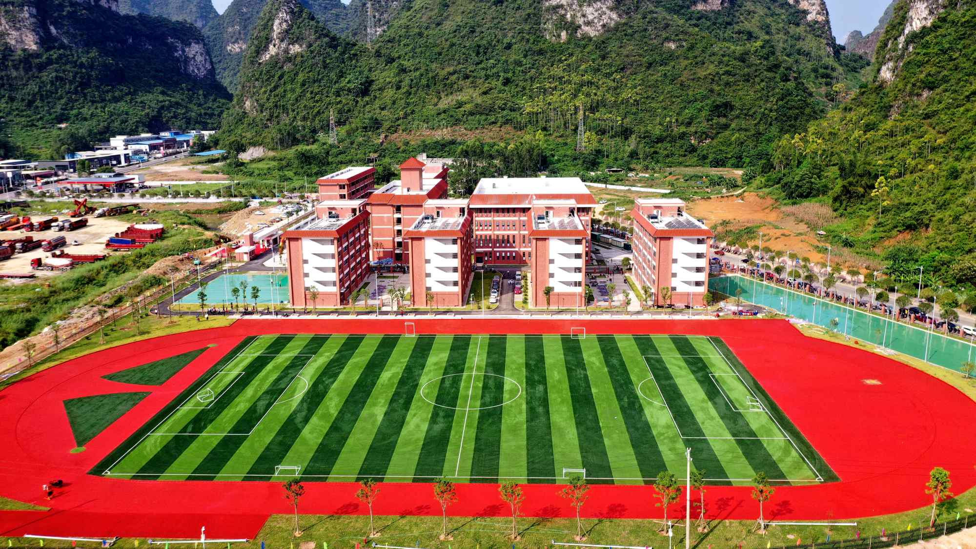 广西河池:金城江区第三初级中学新校区正式启用