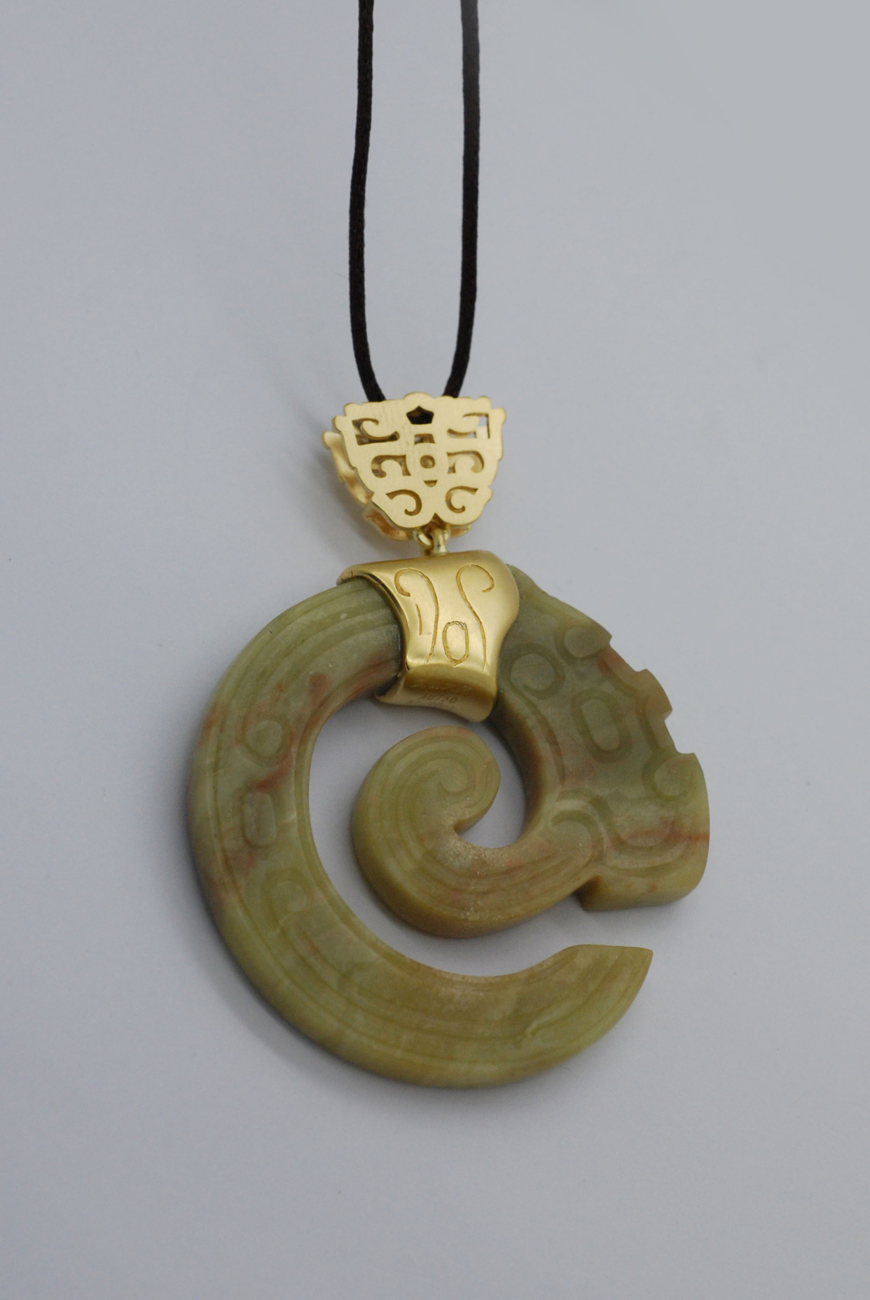 古玉镶嵌图集(镂雕玉璧/西周凤鸟佩/西周玉鸟)