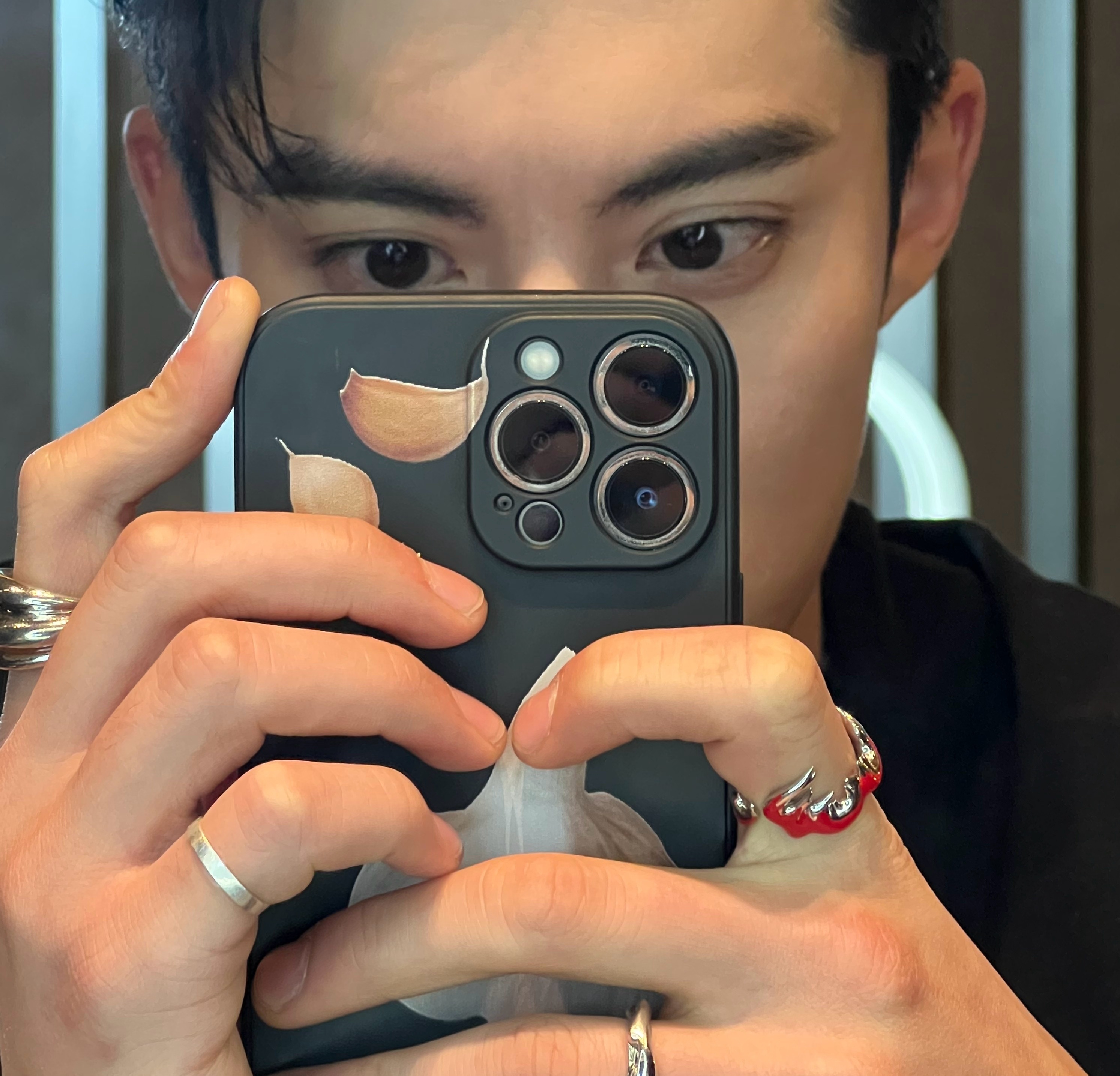 王鹤棣你小子别太帅