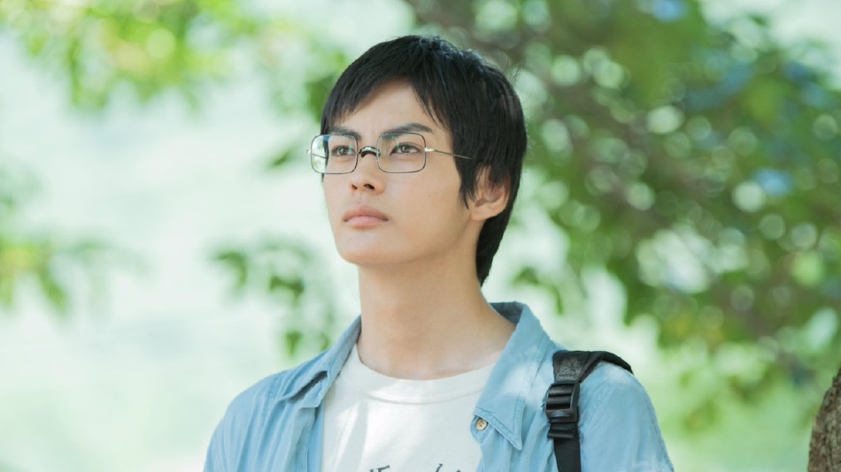 组图:《恋之光》公开神尾枫珠剧照 带方框眼镜饰演大学生