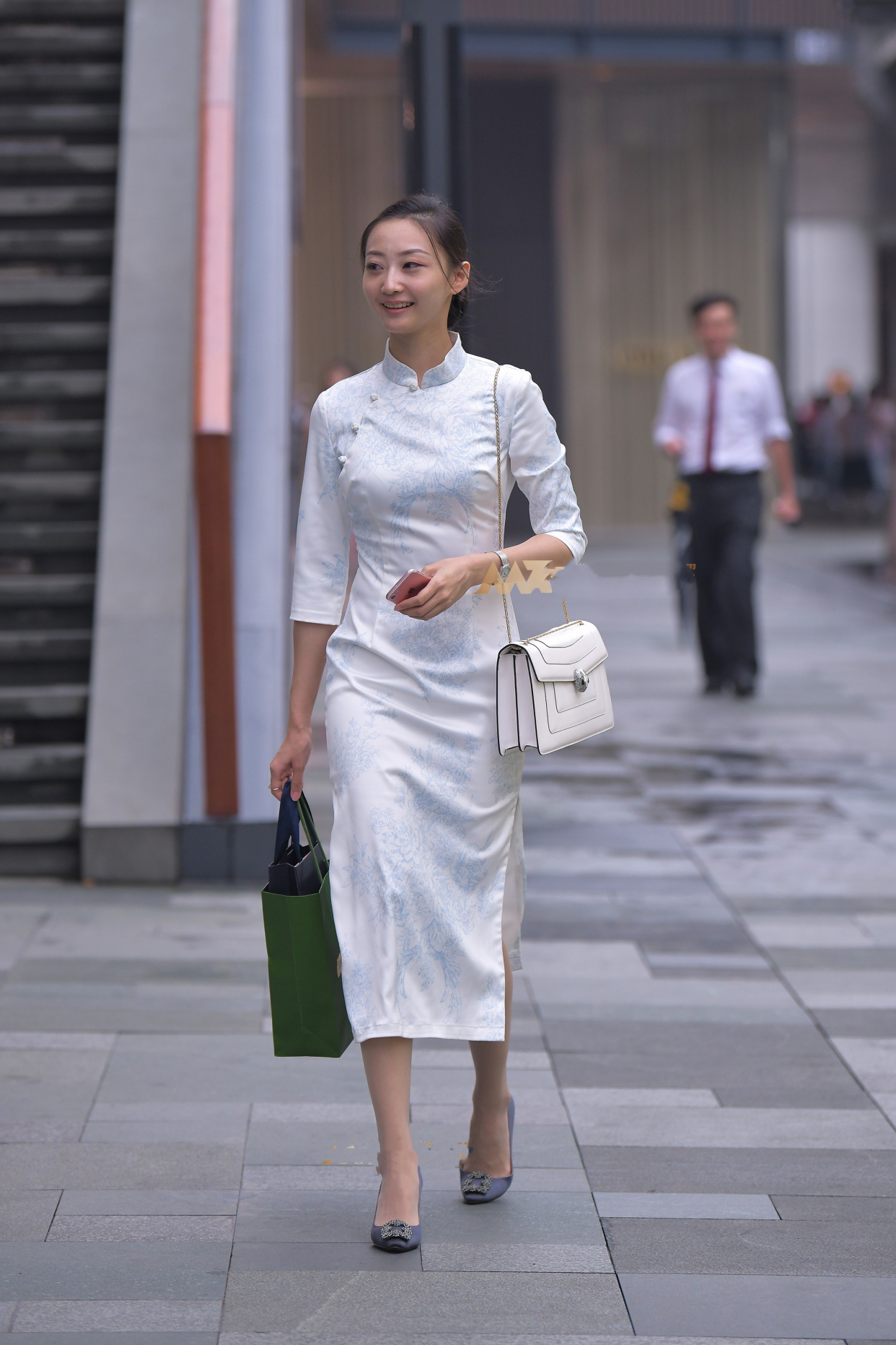 街拍:气质少妇的风韵