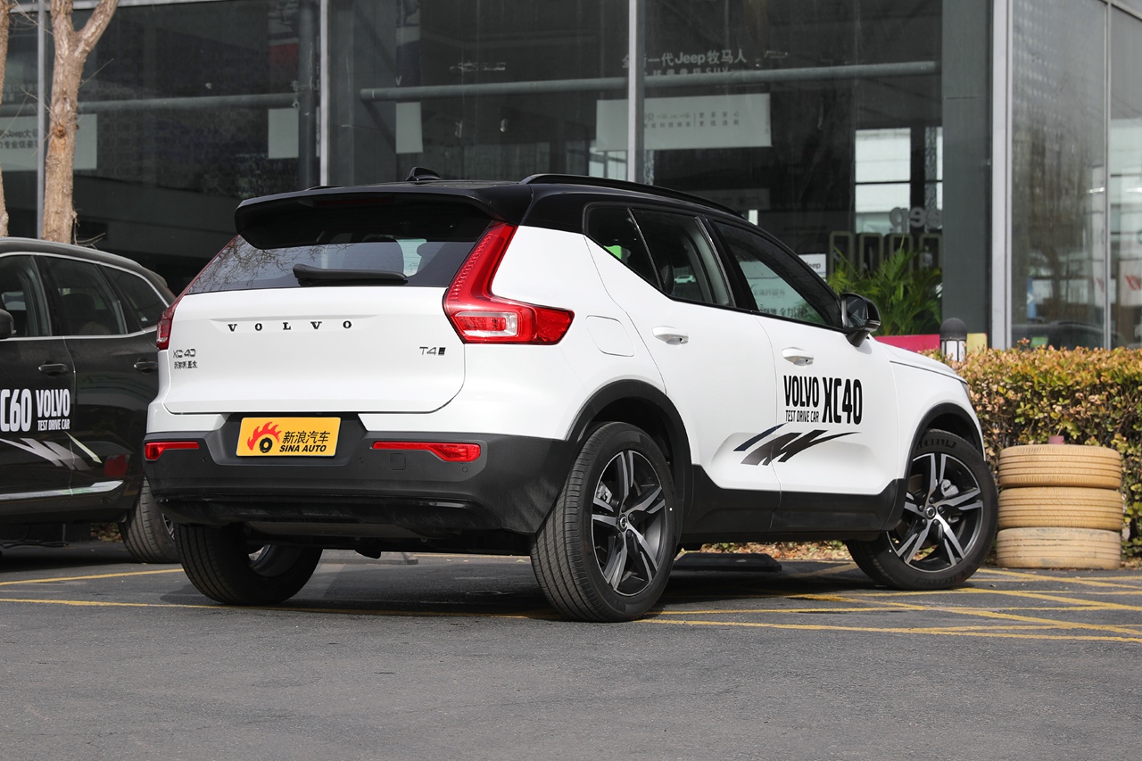 2021款沃尔沃xc40 t4四驱智远运动版