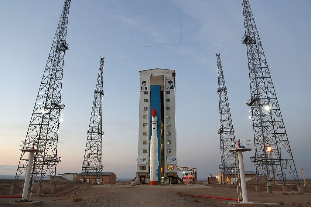 伊朗向太空发射了载有三个装置的运载火箭