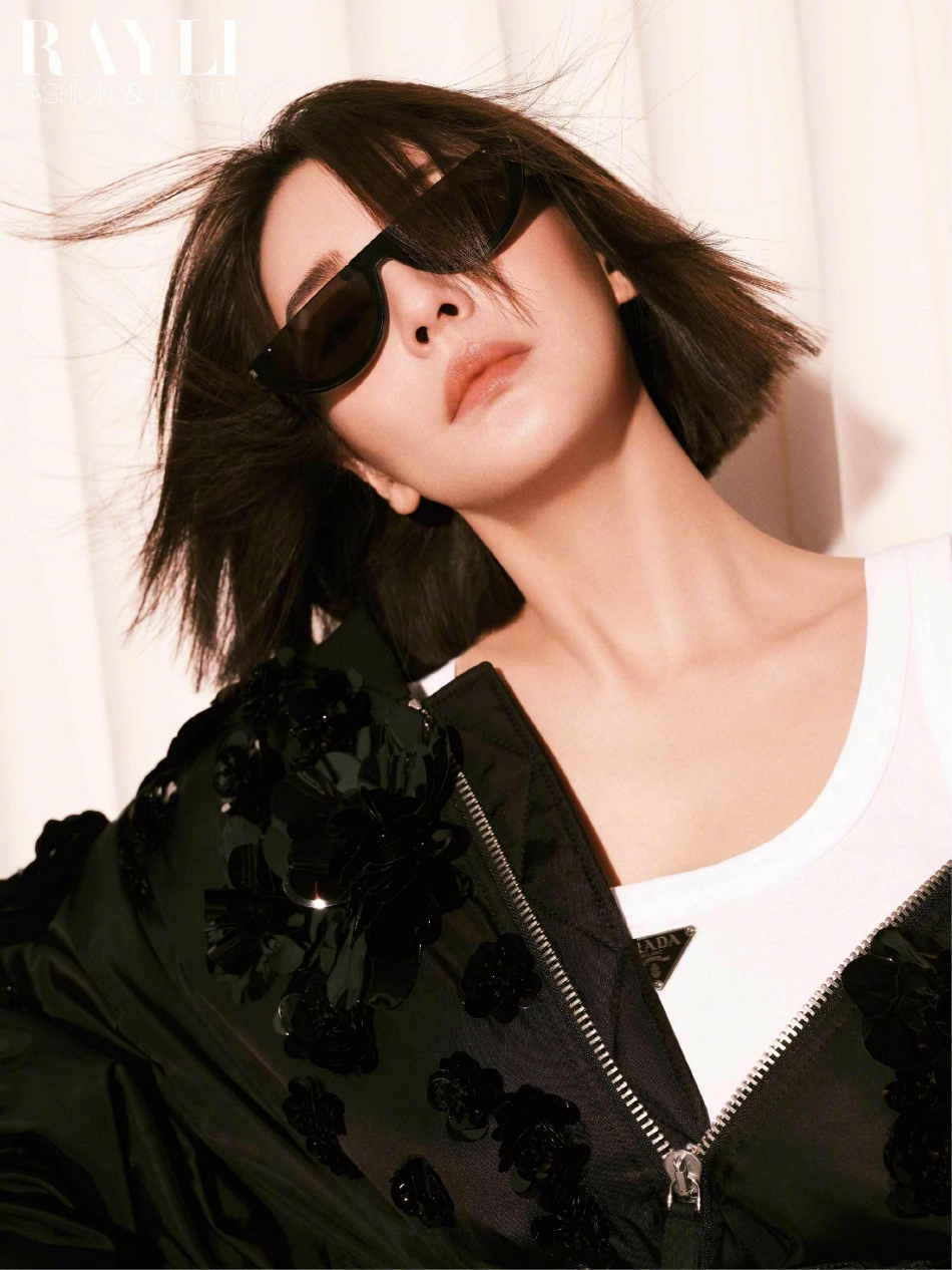 组图:张雨绮芭比粉摩登大片释出 双面造型演绎极致反差