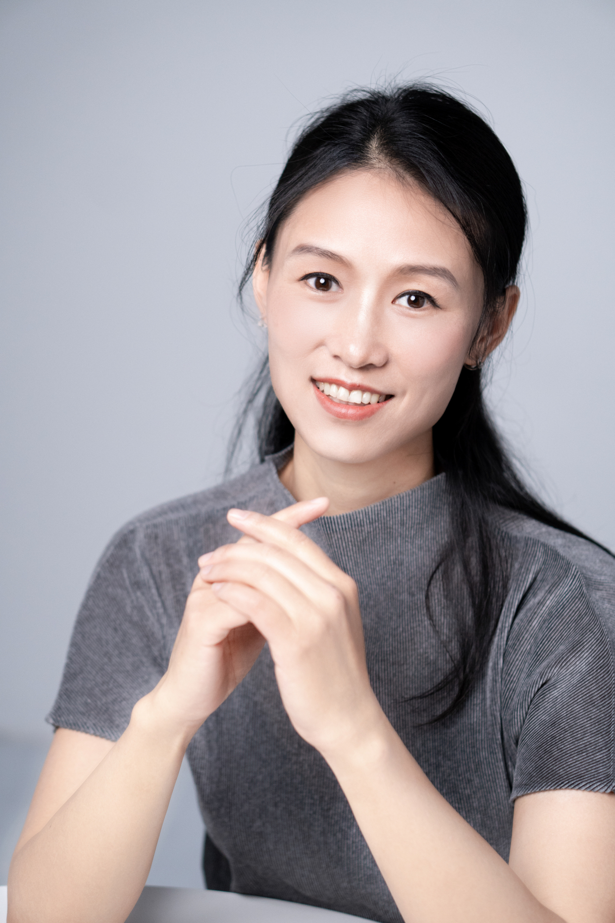 乒乓球世界冠军张莹莹冠军代言艺术照