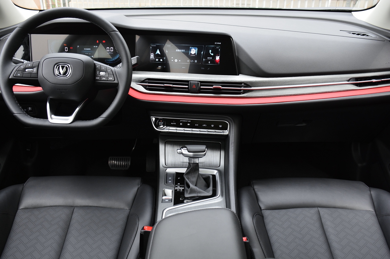 2021款长安cs55 plus蓝鲸版1.5t自动尊贵型