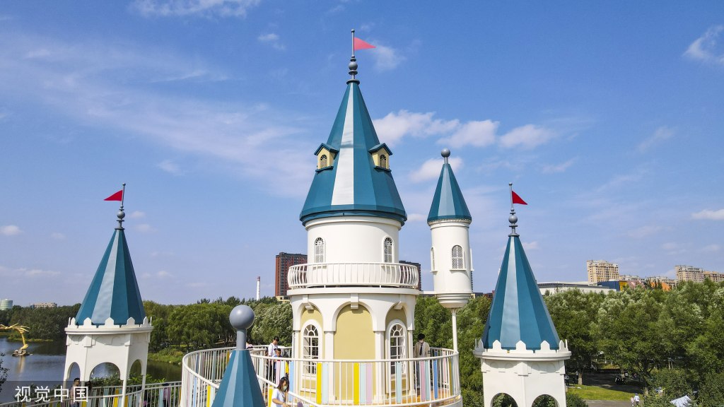 沈阳首个德式森林城堡主题公园开放 天鹅堡公园秋景宜人