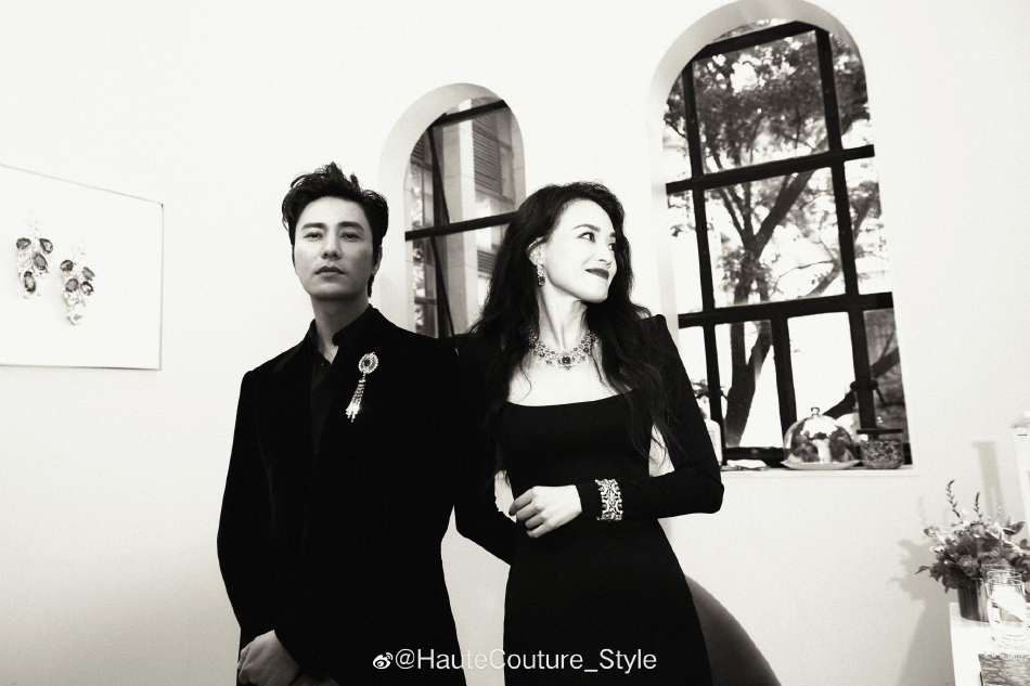 组图:陈坤舒淇出席活动双人合影曝光 身穿黑色礼服电影感满满