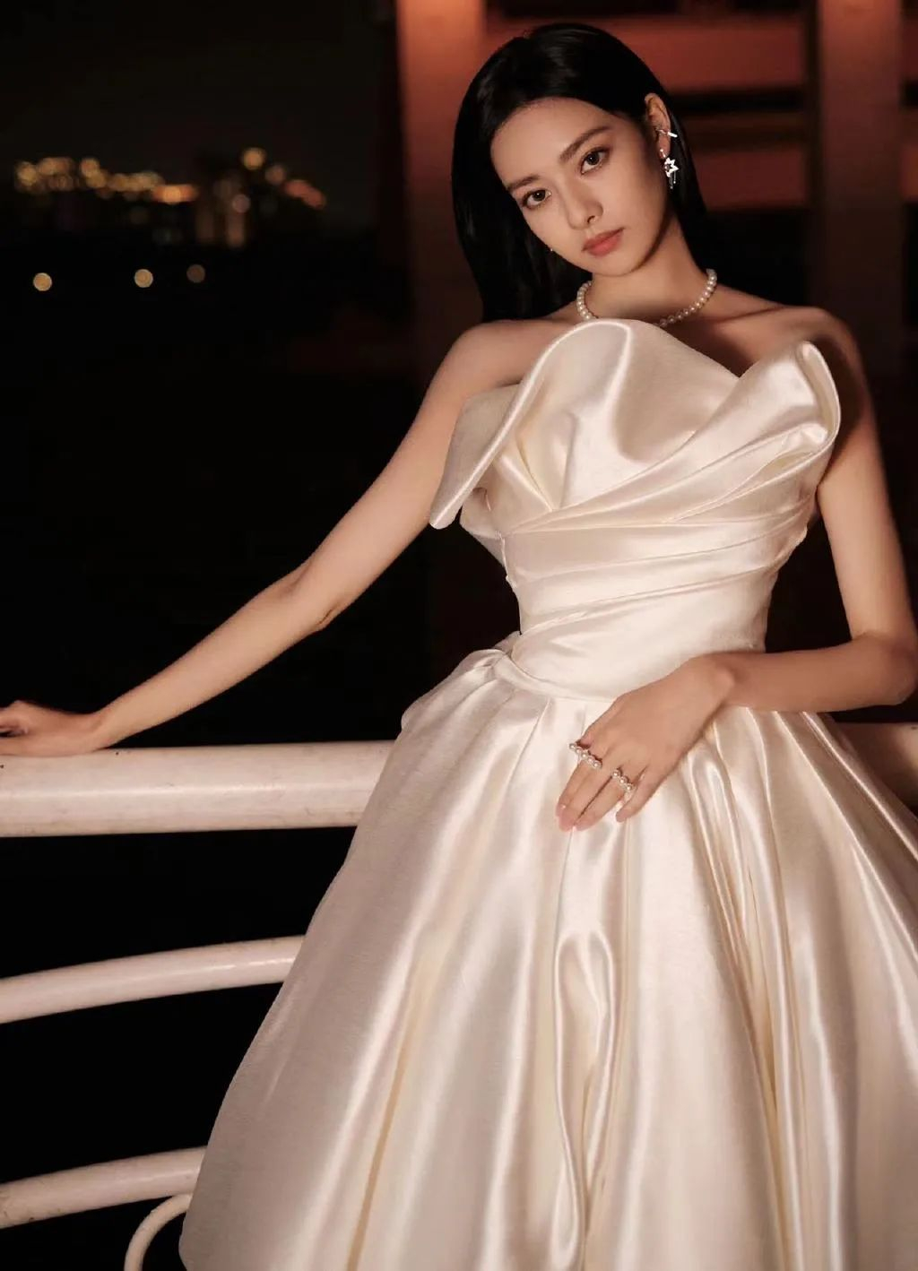 张艺上,肤白貌美的她,妥妥的气质女神