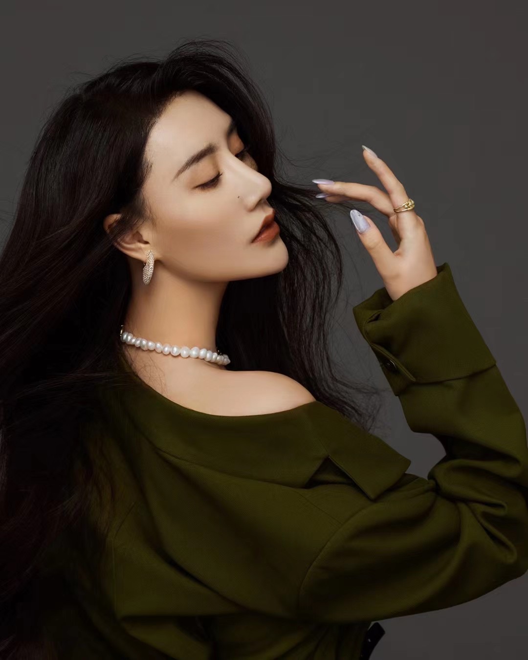 艺人吴晴风衣大长腿写真 第4期