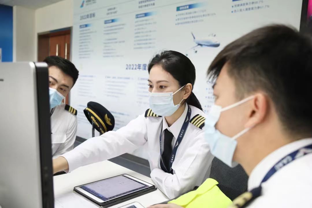 成都飞鹰航空美女飞行员培训图集