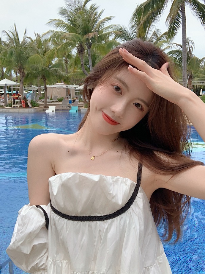 网红美女允允出门游玩美照欣赏