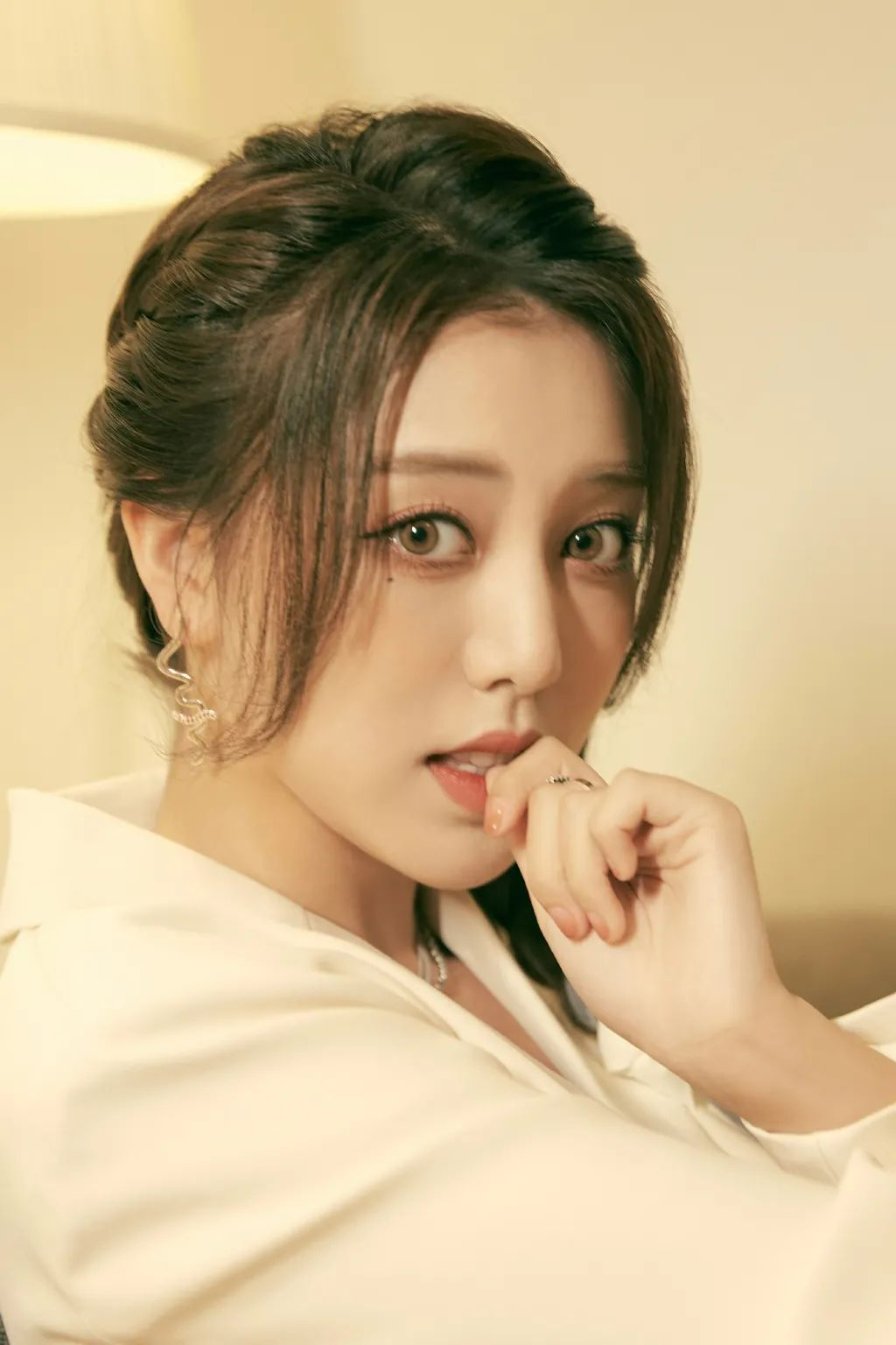 刘人语,实力与颜值兼具的气质女神