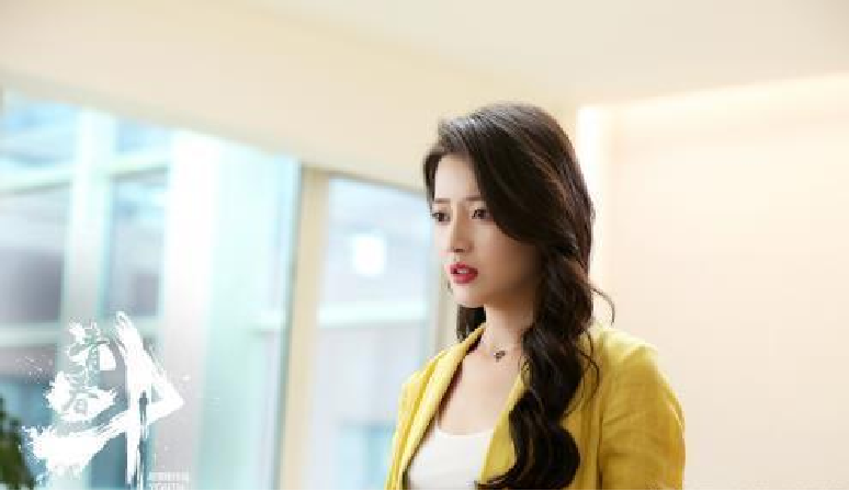 《正青春》董欣然:职场穿搭可甜可咸,女配演成女主