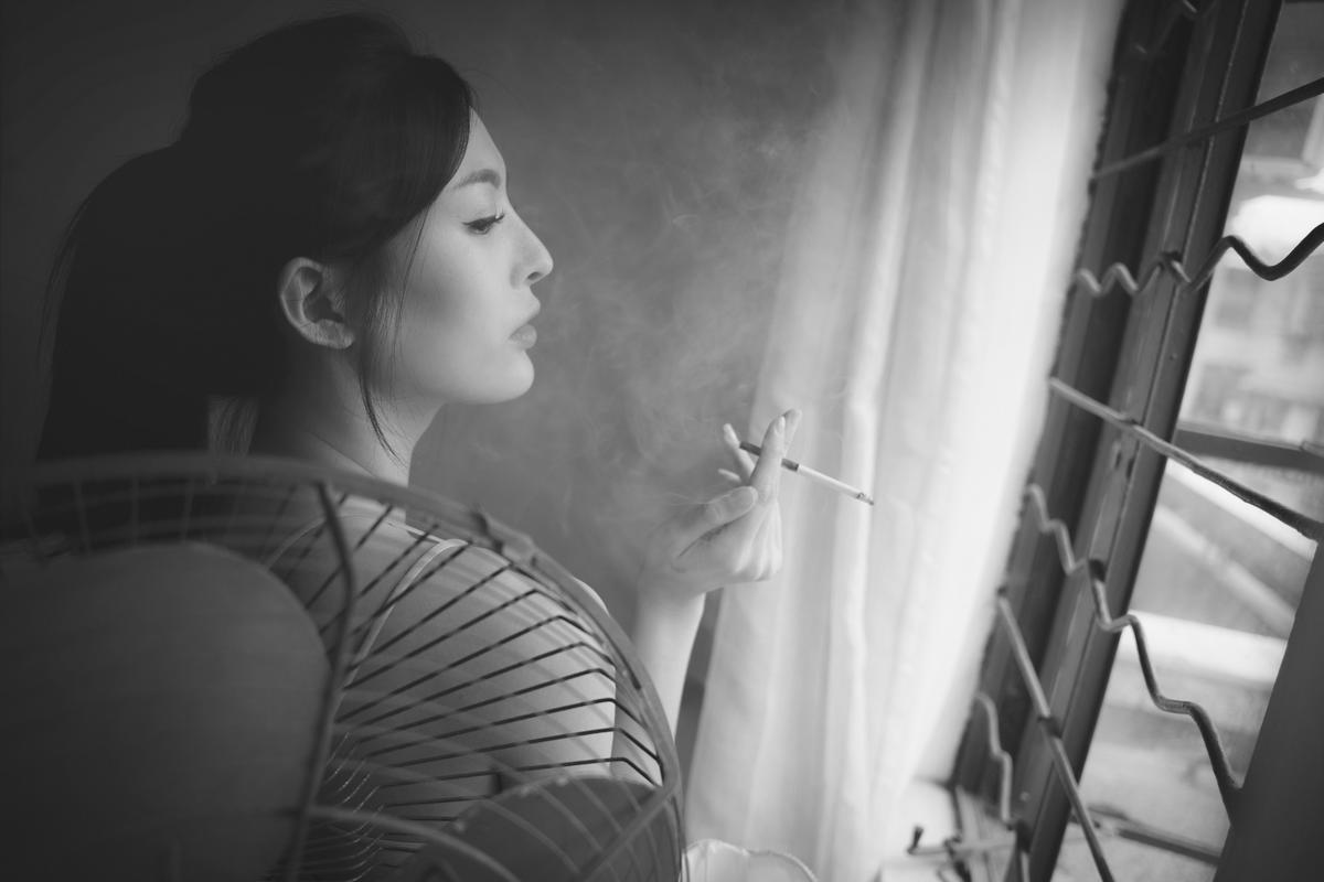 东北女人抽烟图片